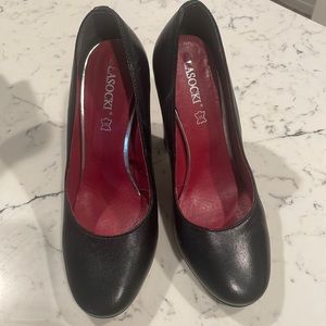 Looks brand new used only one time, 4 “ block heels